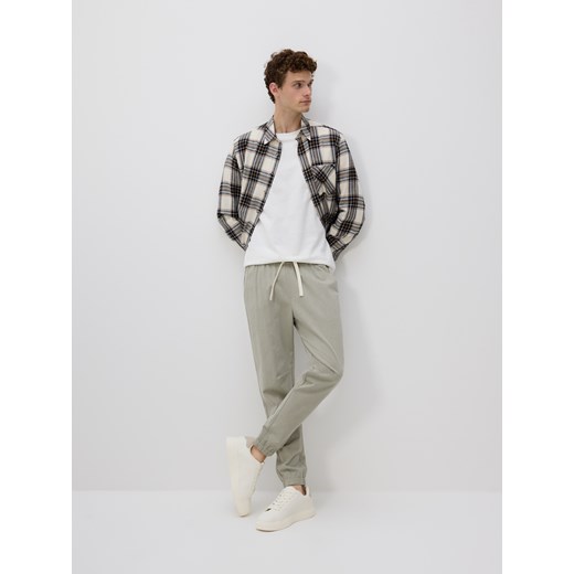 Reserved - Spodnie jogger slim fit - jasnozielony ze sklepu Reserved w kategorii Spodnie męskie - zdjęcie 185364227