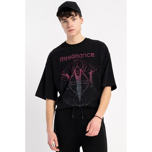 Czarny t-shirt z autorską grafiką z przodu, rozmiar - 146, kolor - czarny ze sklepu REPORTER w kategorii T-shirty chłopięce - zdjęcie 185389015