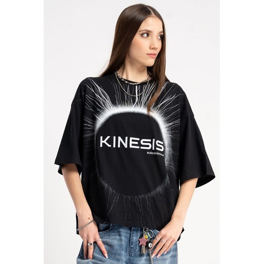 Czarny t-shirt boxy z autorską grafiką z przodu ozdobiony haftem, kolor - czarny, rozmiar - 170 ze sklepu REPORTER w kategorii Bluzki dziewczęce - zdjęcie 185389028