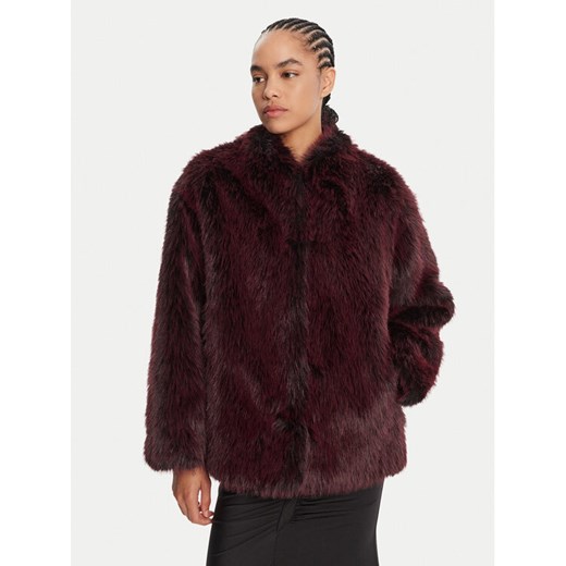Patrizia Pepe Futro 8O0197 E072 Bordowy Regular Fit ze sklepu MODIVO w kategorii Futra damskie - zdjęcie 185391257