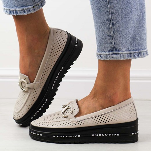 Beżowe skórzane ażurowe mokasyny damskie na platformie S.Barski 750 ze sklepu suzana.pl w kategorii Mokasyny damskie - zdjęcie 185393765