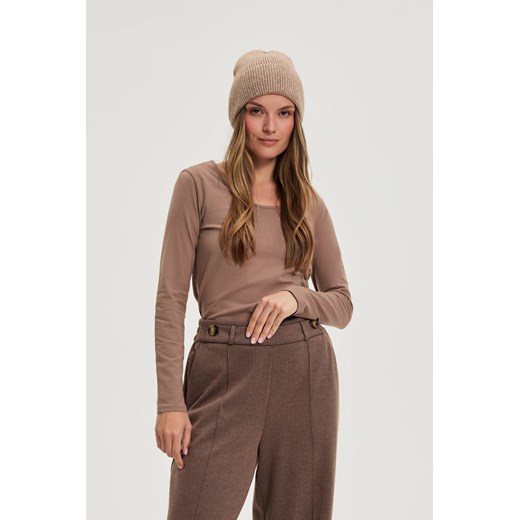 Bawełniana bluzka jasnobrązowa ze sklepu Moodo.pl w kategorii Bluzki damskie - zdjęcie 185395226