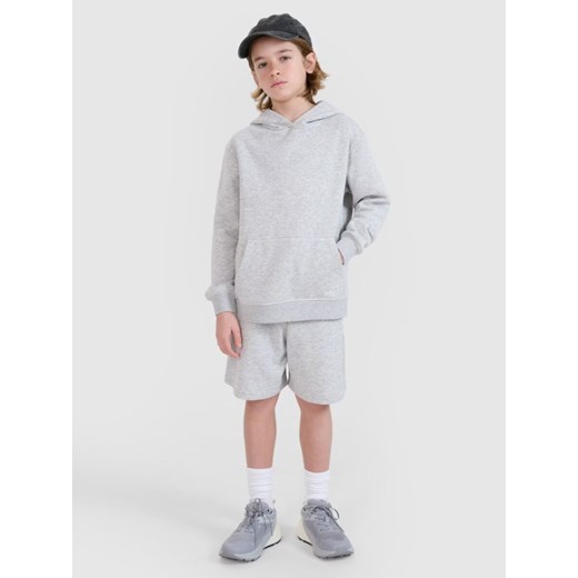 Chłopięce spodenki dresowe 4F 4FJWMM00TSHOM629 - szare ze sklepu Sportstylestory.com w kategorii Spodenki chłopięce - zdjęcie 185395538