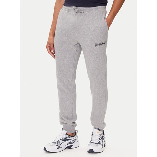 Napapijri Spodnie dresowe M-Gori Wint NP0A88UH Szary Relaxed Fit ze sklepu MODIVO w kategorii Spodnie męskie - zdjęcie 185397167