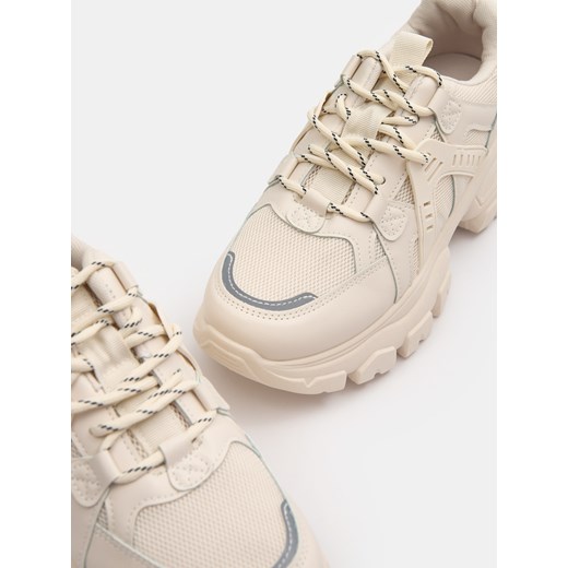 Sinsay - Sneakersy z okrągłym noskiem - kremowy Sinsay 38 Sinsay