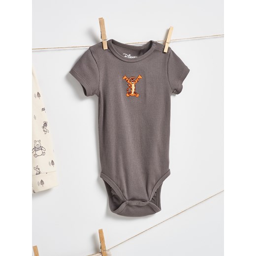 Sinsay - Prążkowane body z haftem Winnie the Pooh - szary Sinsay 68 (3-6 m) Sinsay