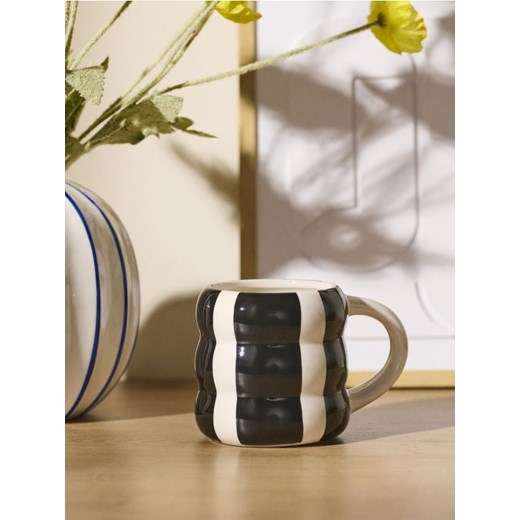 Sinsay - Ceramiczny kubek z uchem - wielobarwny - id: 167GE-MLC - marki Sinsay - 185409728 Sinsay - Ceramiczny kubek z uchem - wielobarwny ze sklepu Sinsay w kategorii Kubki - zdjęcie 185409728