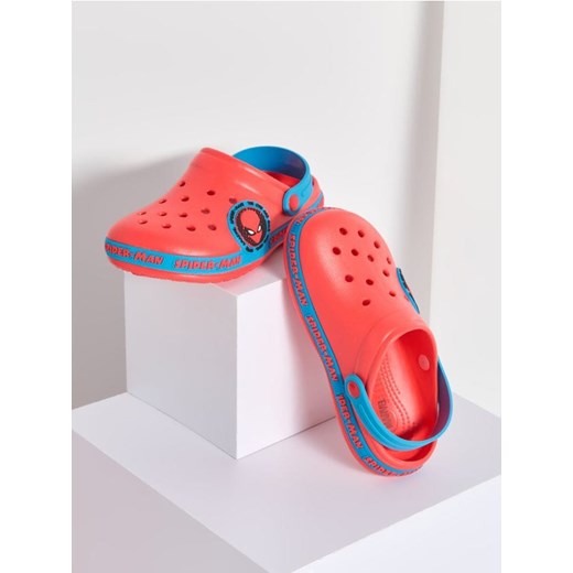 Sinsay - Chodaki z paskiem na pięcie Spider-Man - czerwony ze sklepu Sinsay w kategorii Klapki dziecięce - zdjęcie 185409746