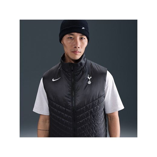 Męski piłkarski bezrękawnik puchowy o średniej grubości Nike Therma-FIT Tottenham Hotspur Windrunner - Czerń ze sklepu Nike poland w kategorii Kamizelki męskie - zdjęcie 185410679