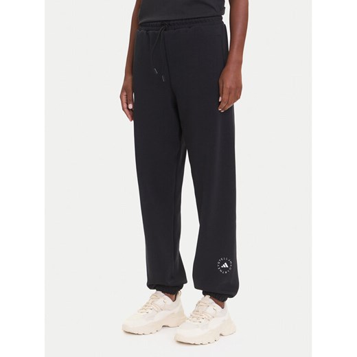adidas by Stella McCartney Spodnie dresowe IW6320 Czarny Regular Fit ze sklepu MODIVO w kategorii Spodnie damskie - zdjęcie 185415996
