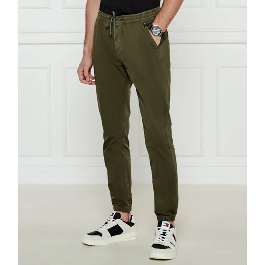Tommy Jeans Spodnie jogger TJM AUSTIN | Slim Fit ze sklepu Gomez Fashion Store w kategorii Spodnie męskie - zdjęcie 185418459