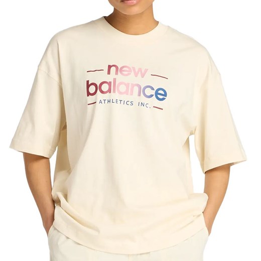 Koszulka damska New Balance WT53916LIN - beżowa ze sklepu streetstyle24.pl w kategorii Bluzki damskie - zdjęcie 185429357