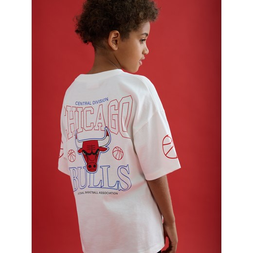 Reserved - T-shirt Chicago Bulls NBA - złamana biel ze sklepu Reserved w kategorii T-shirty chłopięce - zdjęcie 185472756