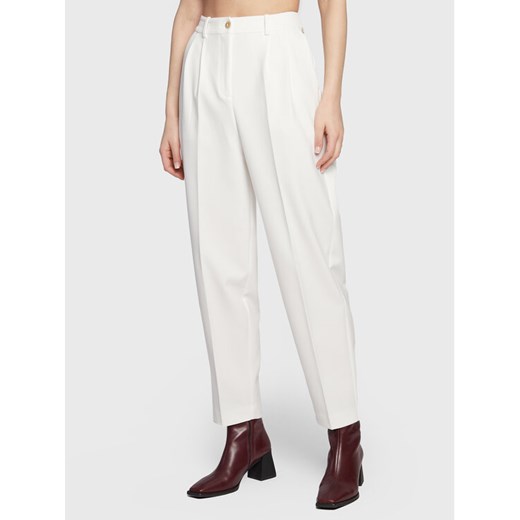 Tommy Hilfiger Spodnie materiałowe WW0WW37287 Biały Tapered Fit ze sklepu MODIVO w kategorii Spodnie damskie - zdjęcie 185473428