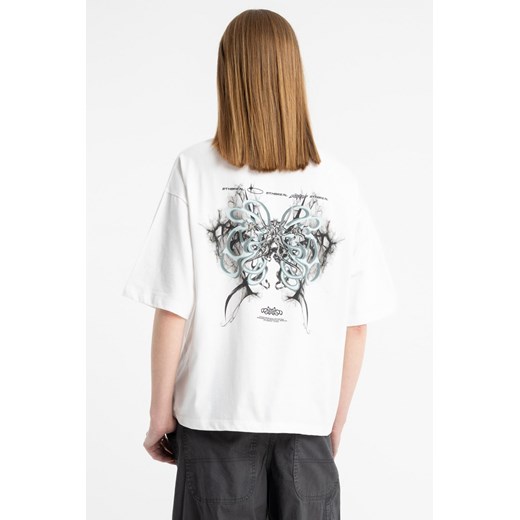 Biały t-shirt boxy z autorską grafiką z tyłu, kolor - biały, rozmiar - 170 ze sklepu REPORTER w kategorii Bluzki dziewczęce - zdjęcie 185480978