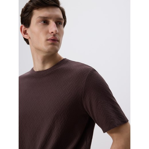 Reserved - Strukturalny t-shirt regular - ciemnobrązowy ze sklepu Reserved w kategorii T-shirty męskie - zdjęcie 185491888