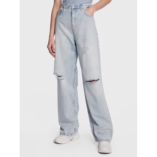 Calvin Klein Jeans Jeansy J20J220183 Niebieski Relaxed Fit ze sklepu MODIVO w kategorii Jeansy damskie - zdjęcie 185494805