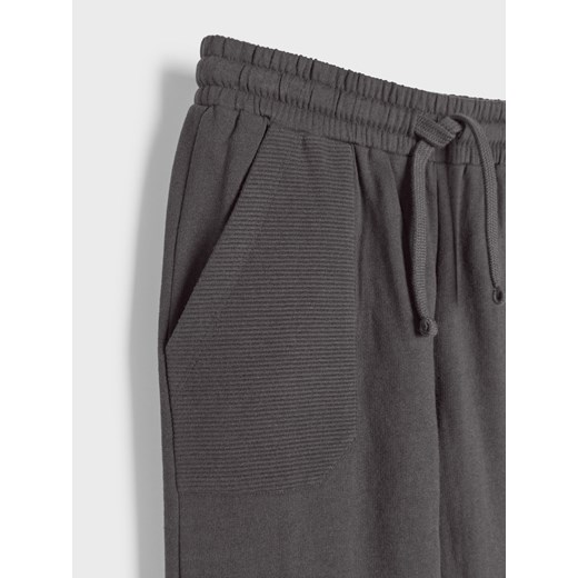 Sinsay - Spodnie dresowe z kieszeniami - szary Sinsay 140 (9-10 l) Sinsay