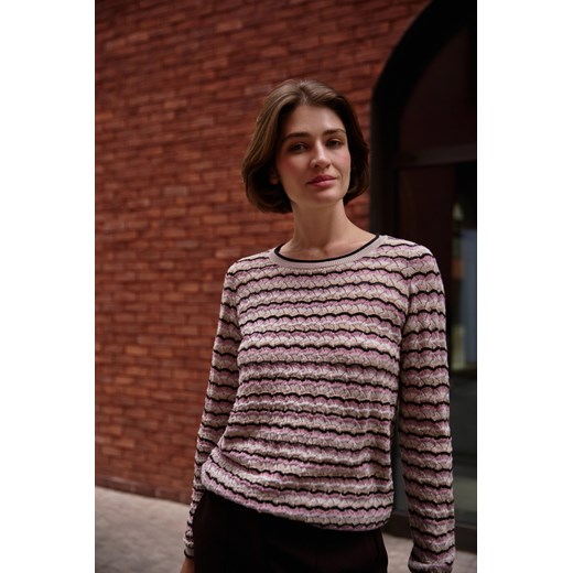 Sweter w paski beżowy ze sklepu Moodo.pl w kategorii Swetry damskie - zdjęcie 185506827