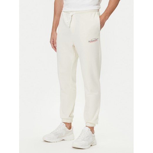 Jack&Jones Spodnie dresowe Kane Billy 12283257 Écru Relaxed Fit ze sklepu MODIVO w kategorii Spodnie męskie - zdjęcie 185521605