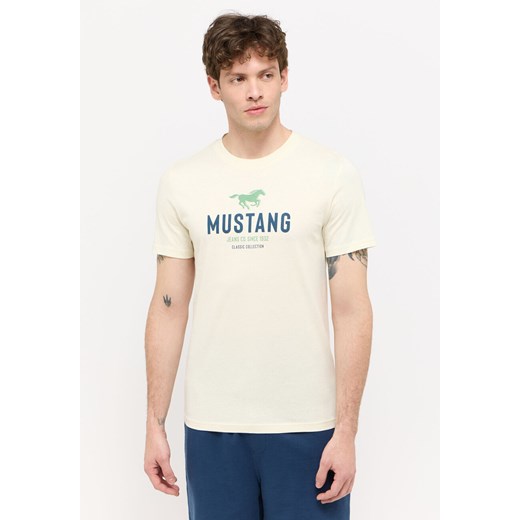 MĘSKA KOSZULKA MUSTANG Austin T-shirt LOGO Light Gray 1015059 3003 ze sklepu YouNeedit.pl w kategorii T-shirty męskie - zdjęcie 185523299