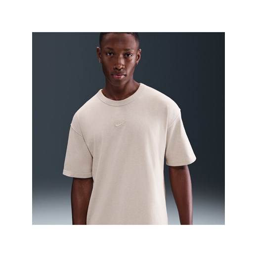 T-shirt męski Nike Sportswear Premium Essentials - Szary ze sklepu Nike poland w kategorii T-shirty męskie - zdjęcie 185525117