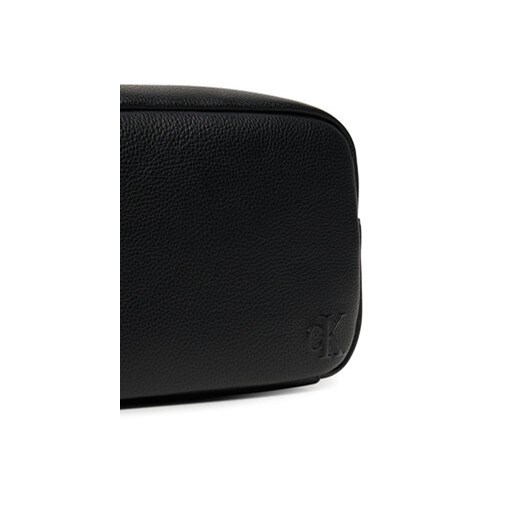 Kosmetyczka Calvin Klein Cargo Dopp Kit LV04D1090G Czarny Calvin Klein OS eobuwie.pl