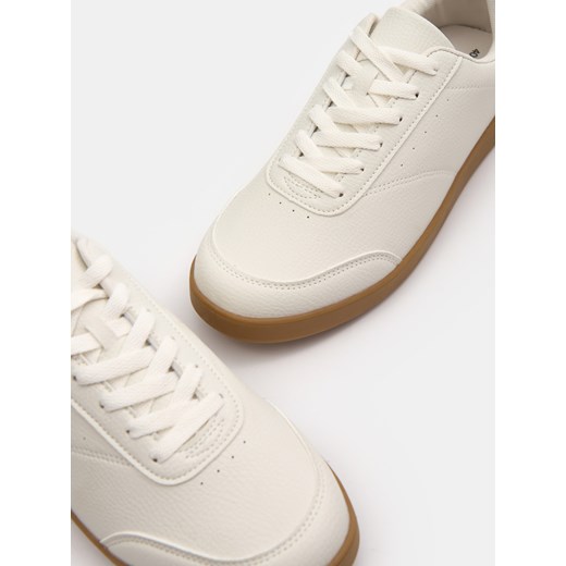 Sinsay - Sneakersy sznurowane z imitacją skóry - kremowy Sinsay 36 Sinsay