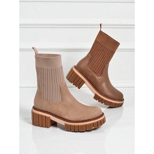 Aurelia beżowe botki damskie zamszowe na słupku z wygodnym zamkiem Royalfashion.pl 36 royalfashion.pl wyprzedaż