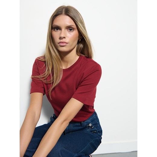 Mohito - Bordowy t-shirt z merceryzowanej bawełny - kasztanowy ze sklepu Mohito w kategorii Bluzki damskie - zdjęcie 185539949