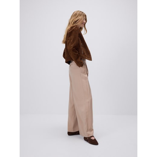 Reserved - Luźne spodnie z wiskozą - beżowy ze sklepu Reserved w kategorii Spodnie damskie - zdjęcie 185577797