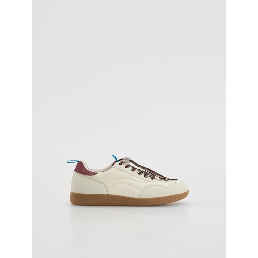 Reserved - Klasyczne trampki - złamana biel ze sklepu Reserved w kategorii Buty sportowe dziecięce - zdjęcie 185578009