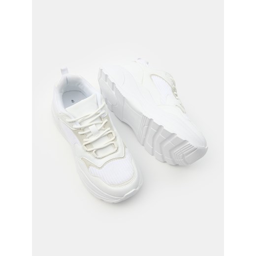 Sinsay - Sznurowane sneakersy z imitacji skóry - biały Sinsay 36 Sinsay