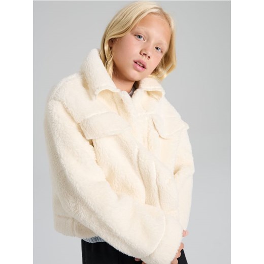 Sinsay - Krótka futrzana kurtka z kołnierzem - kremowy ze sklepu Sinsay w kategorii Kurtki dziewczęce - zdjęcie 185591948