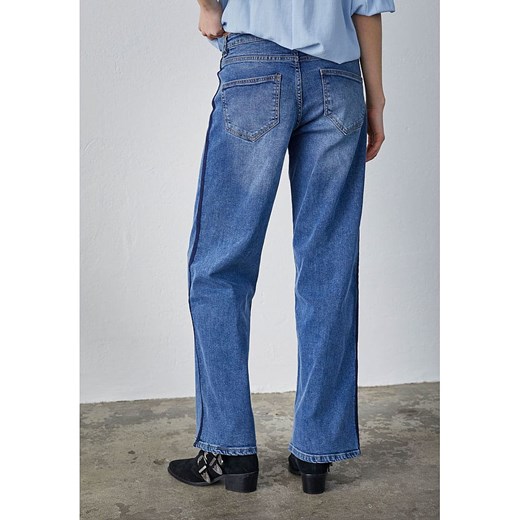 SisterS point Dżinsy - Comfort fit - w kolorze niebieskim M okazyjna cena Limango Polska