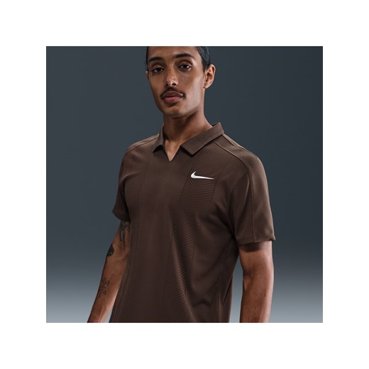 Męska koszulka polo do tenisa Dri-FIT ADV NikeCourt Slam - Brązowy ze sklepu Nike poland w kategorii T-shirty męskie - zdjęcie 185602216