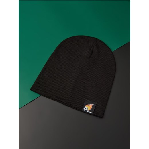 Sinsay - Prążkowana czapka z kolorową naszywką - czarny Sinsay M Sinsay