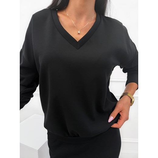 Czarna Bluza z Dekoltem V ze sklepu ModnaKiecka.pl w kategorii Bluzy damskie - zdjęcie 185639716
