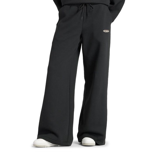 Spodnie damskie New Balance WP53903BK - czarne ze sklepu streetstyle24.pl w kategorii Spodnie damskie - zdjęcie 185654745