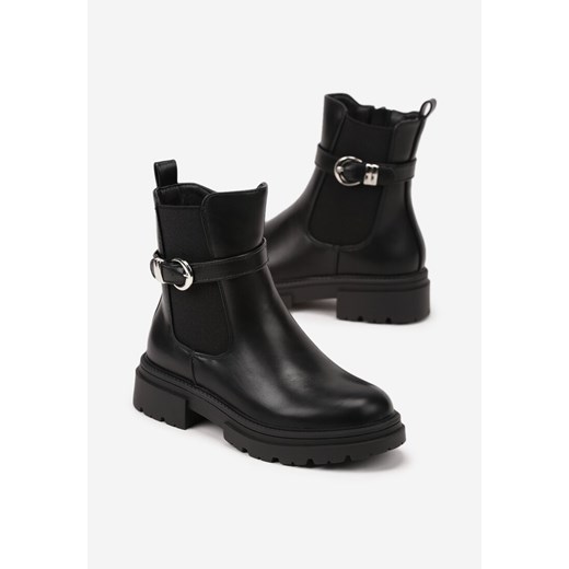 Czarne Botki Typu Sztyblety Ozdobione Klamrą Rallavie 33 born2be.pl
