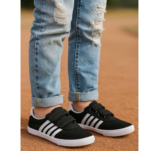 Czarne trampki halówki na rzepy /D8-1 18083 T186/ ze sklepu Pantofelek24.pl w kategorii Trampki dziecięce - zdjęcie 185671398