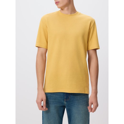 Reserved - Strukturalny t-shirt comfort fit - bursztynowy ze sklepu Reserved w kategorii T-shirty męskie - zdjęcie 185677989