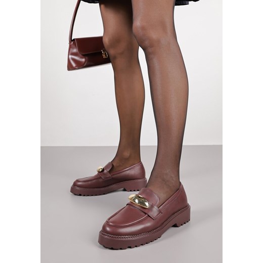 Bordowe Mokasyny Vices ze Skórzaną Wkładką i Metaliczną Ozdobą Anlee ze sklepu born2be.pl w kategorii Mokasyny damskie - zdjęcie 185686487