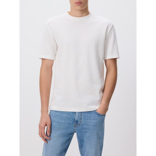 Reserved - Strukturalny t-shirt comfort fit - złamana biel ze sklepu Reserved w kategorii T-shirty męskie - zdjęcie 185699885