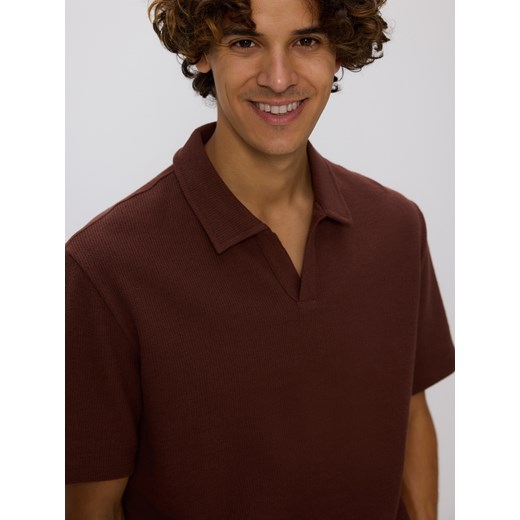 Reserved - Strukturalne polo comfort fit - mahoniowy ze sklepu Reserved w kategorii T-shirty męskie - zdjęcie 185700065