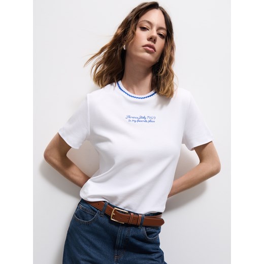 Mohito - Bawełniany T-shirt - biały ze sklepu Mohito w kategorii Bluzki damskie - zdjęcie 185705308