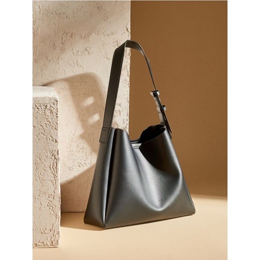 Sinsay - Torebka na ramię z imitacji skóry - czarny Sinsay One Size Sinsay