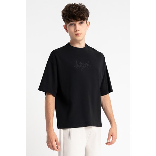 Czarny t-shirt z autorską grafiką z przodu, rozmiar - 170, kolor - czarny ze sklepu REPORTER w kategorii T-shirty chłopięce - zdjęcie 185715017