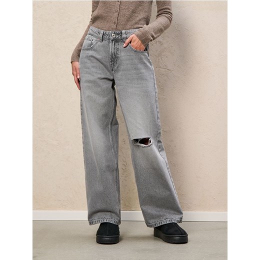 Sinsay - Jeansy loose fit - szary ze sklepu Sinsay w kategorii Jeansy damskie - zdjęcie 185736529
