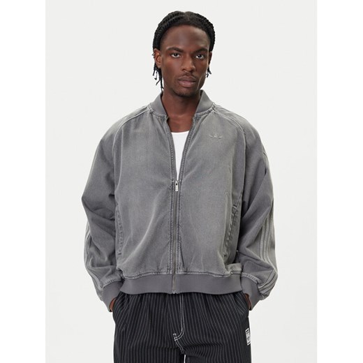 adidas Kurtka jeansowa SST adicolor JW5915 Szary Loose Fit ze sklepu MODIVO w kategorii Kurtki męskie - zdjęcie 185737489